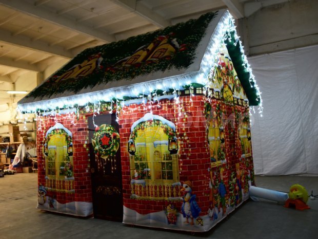 Сказочный домик Деда Мороза