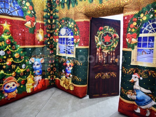 Сказочный домик Деда Мороза