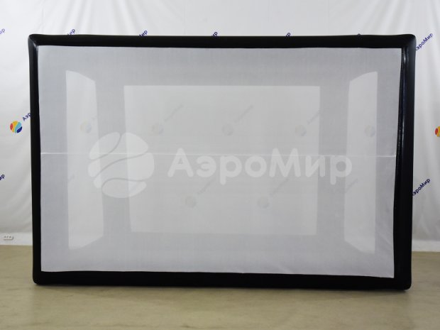 Надувной экран на опорах