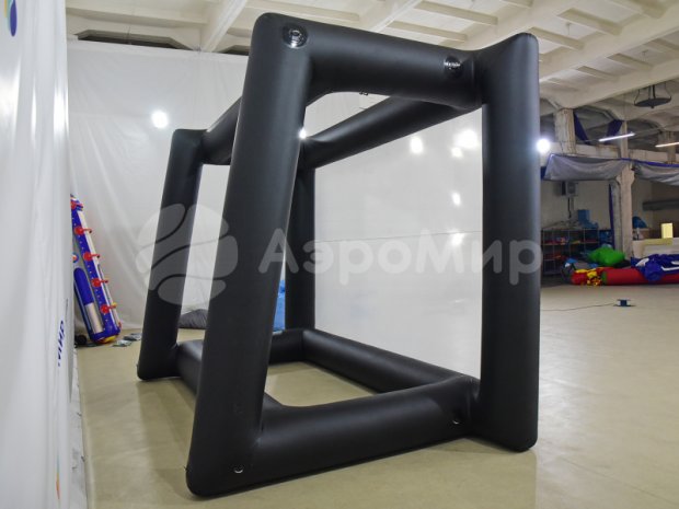 Надувной экран на опорах