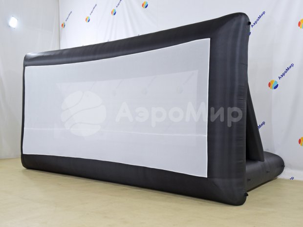 Надувной экран на опорах