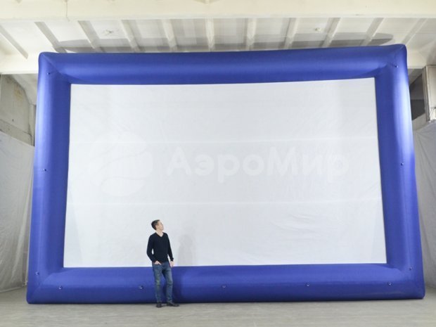 Надувной экран на опорах