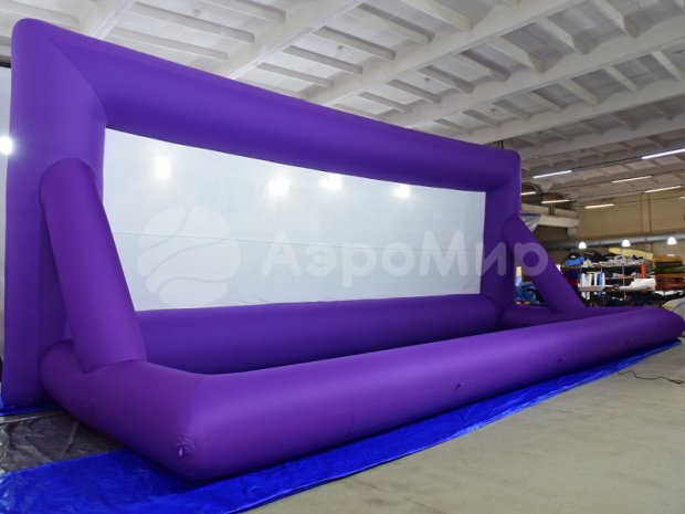 Надувной экран на опорах