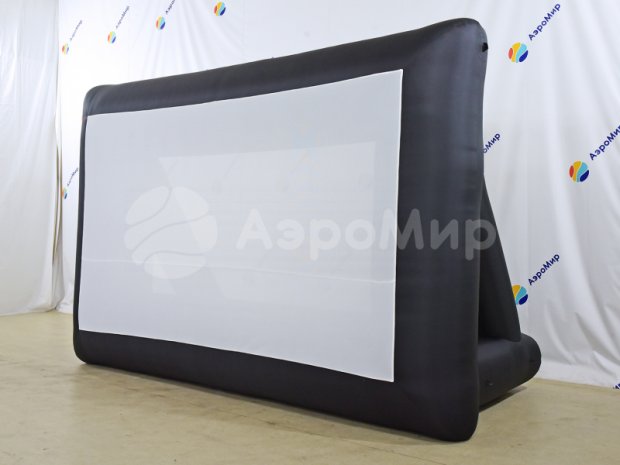 Надувной экран на опорах