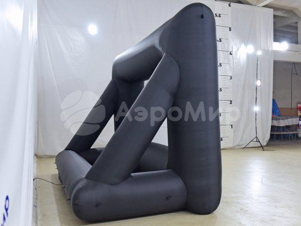 Надувной экран на опорах