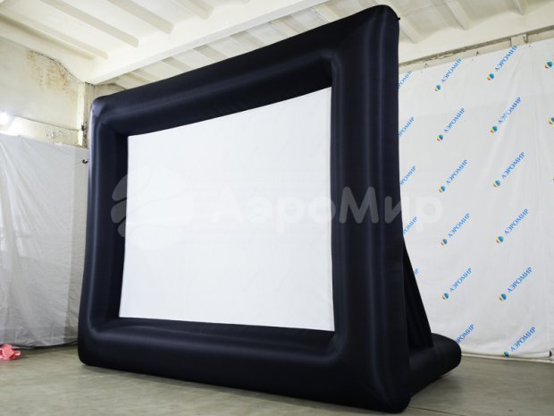 Надувной экран на опорах