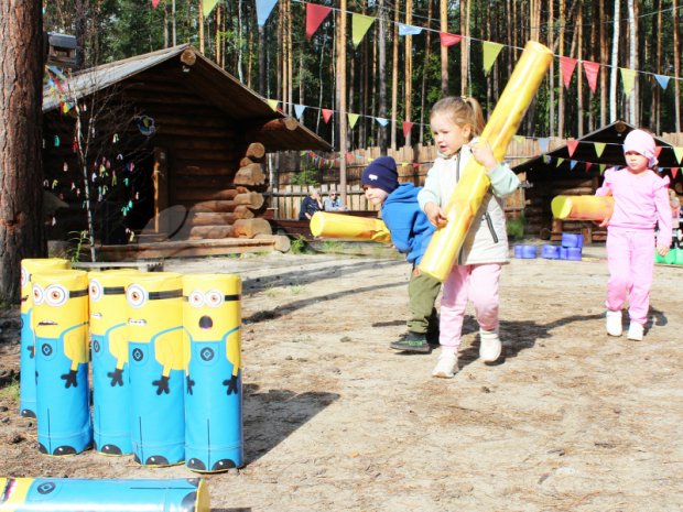 Игра Городки с печатью миньоны