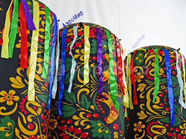 Столб с лентами на Масленицу