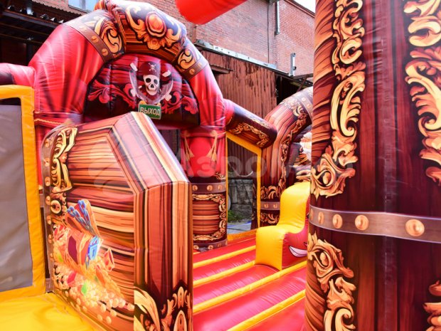 Пиратский корабль