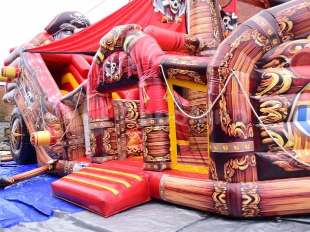 Пиратский корабль