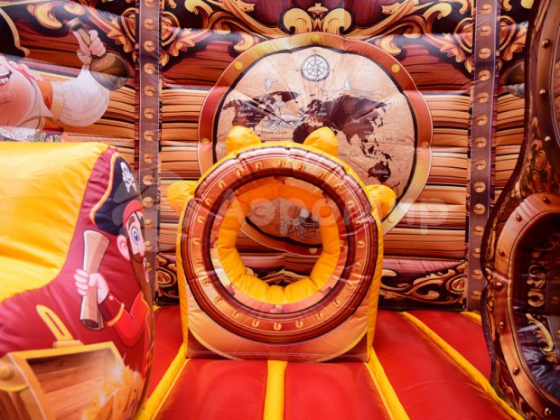 Пиратский корабль