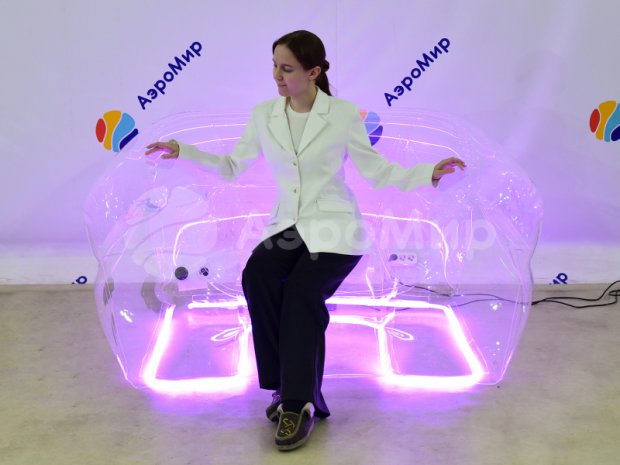 Прозрачное кресло