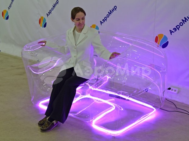 Прозрачное кресло