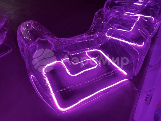 Прозрачное кресло