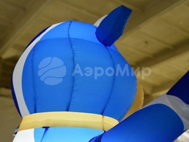 Аэромен машет рукой — сложный