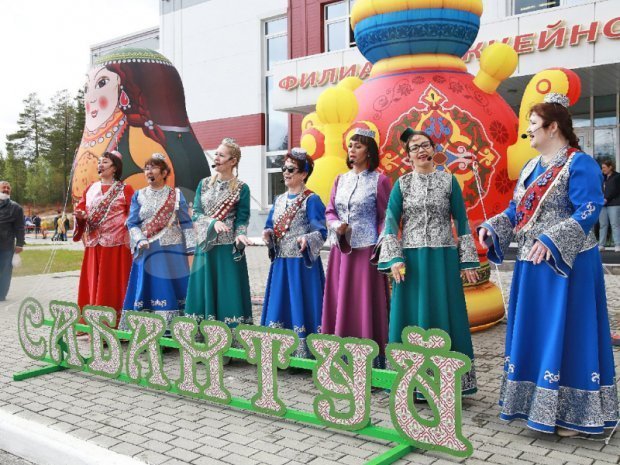 Национальные надувные матрешки