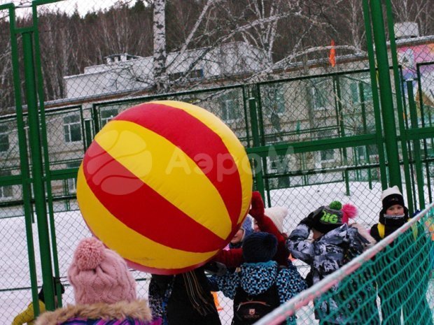 Большой надувной мяч
