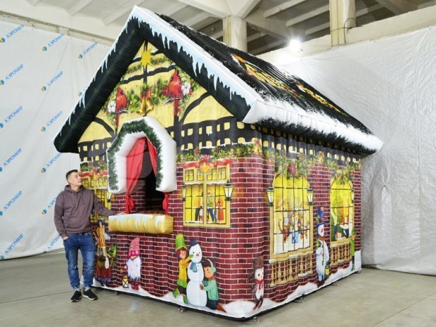 Сказочный домик Деда Мороза