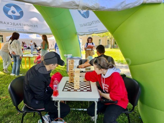 Рекламные палатки и торговые шатры