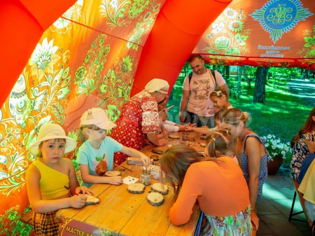 Рекламные палатки и торговые шатры