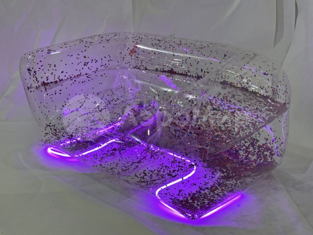 Прозрачный диван