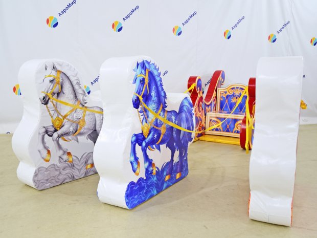 Фотозона Сани с лошадками