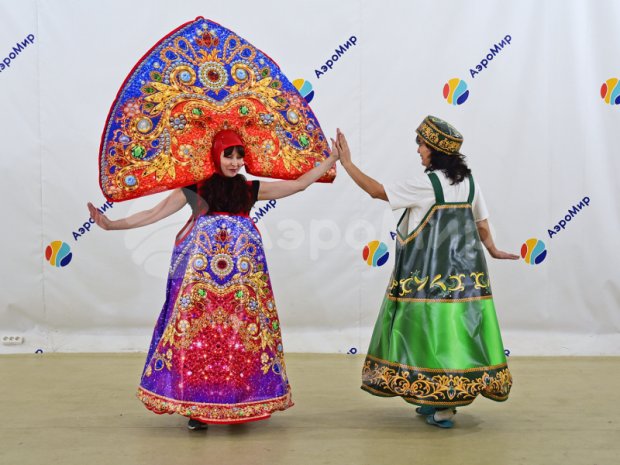 Мега кокошник