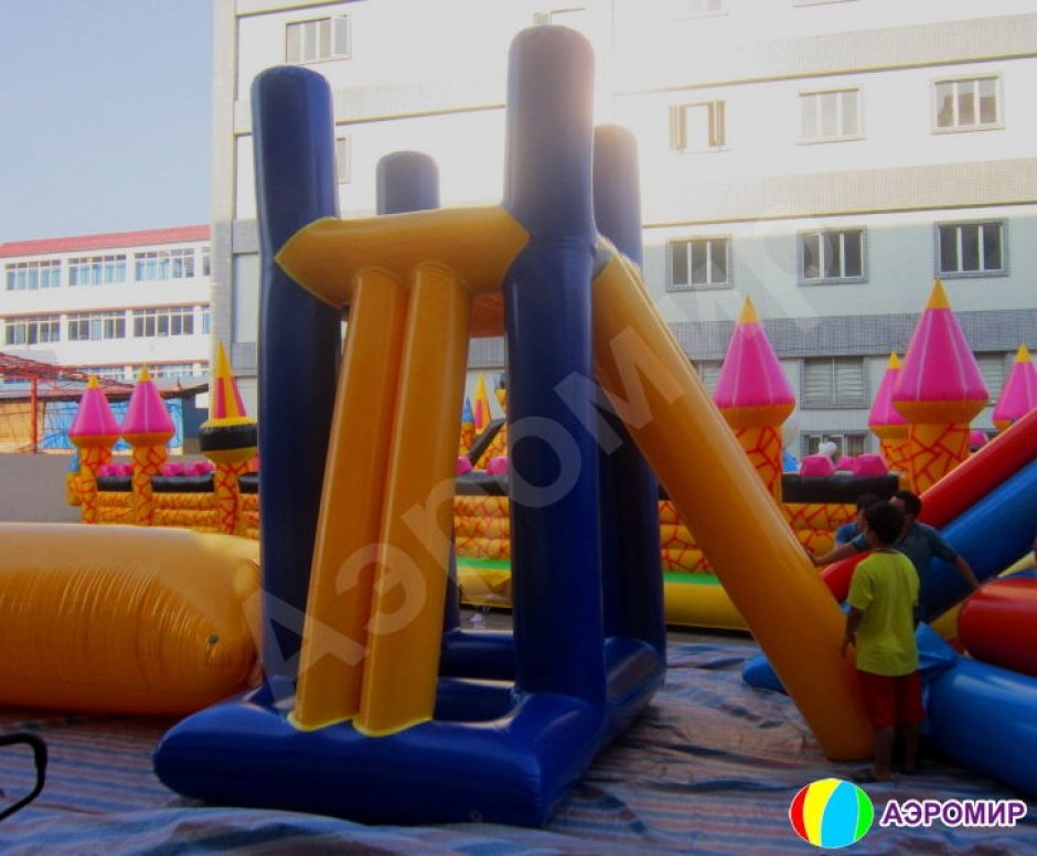 Надувная водная горка с вышкой и блобом