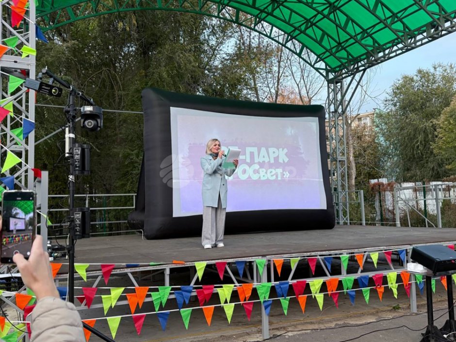 Надувной экран для уличного кино