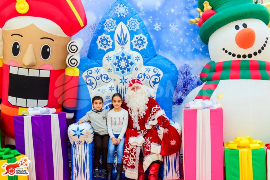 Надувной трон Деда Мороза для фотозоны