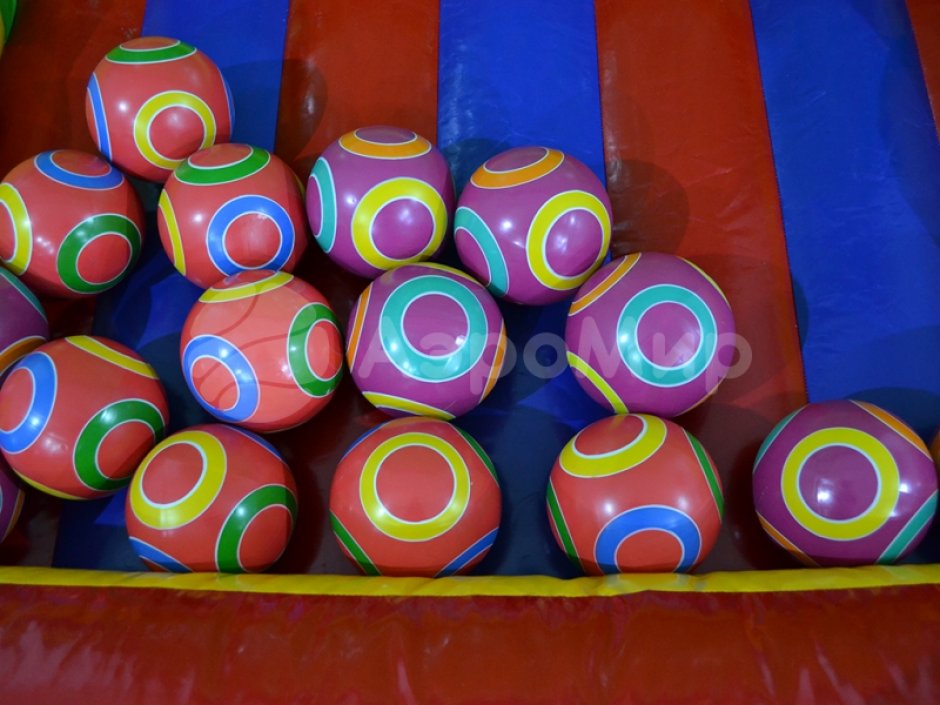 Мега аттракцион «4 в ряд» с мячами