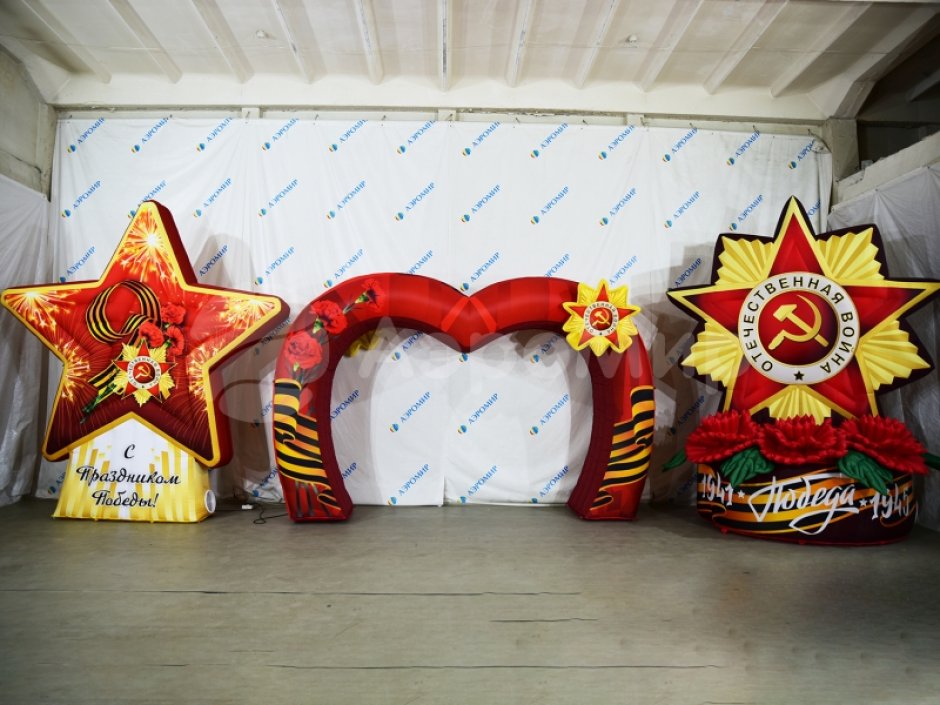 Надувная Звезда — декоративная фигура на опоре