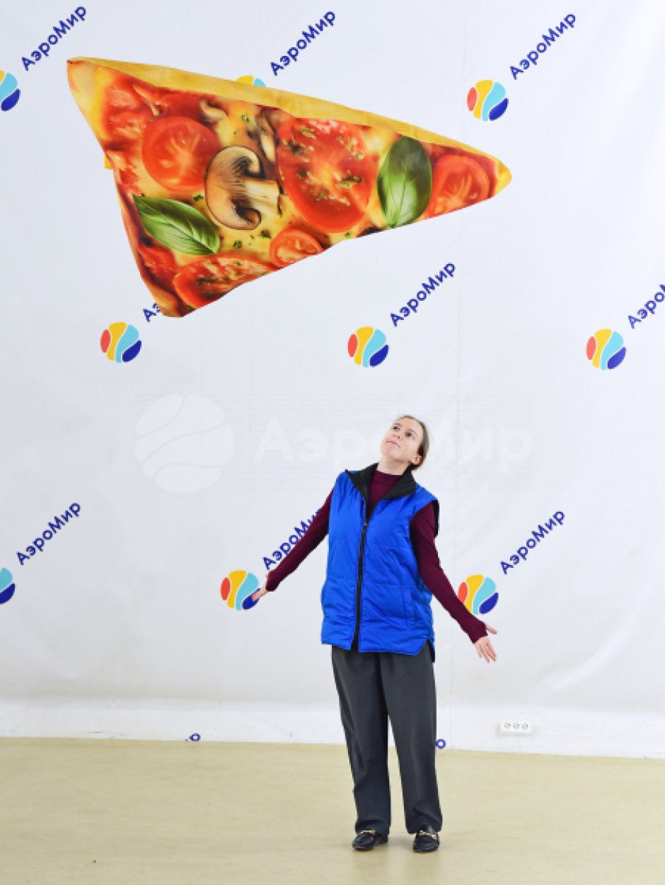 Треугольник-подушка — яркий и легкий реквизит для шоу, игры и развлечений