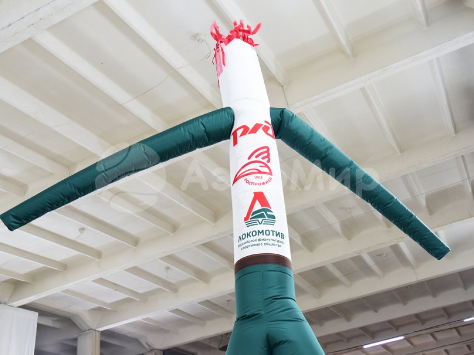 Фигура аэромена на двух ногах с логотипом