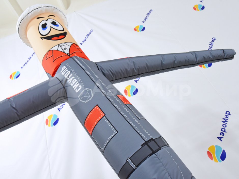 Фигура аэромена на двух ногах с логотипом