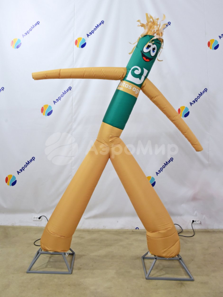 Фигура аэромена на двух ногах с логотипом