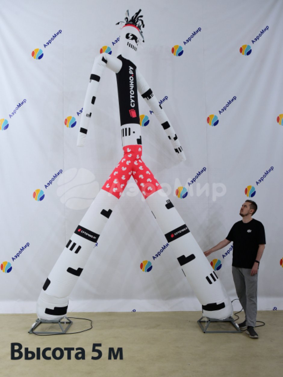 Фигура аэромена на двух ногах с логотипом