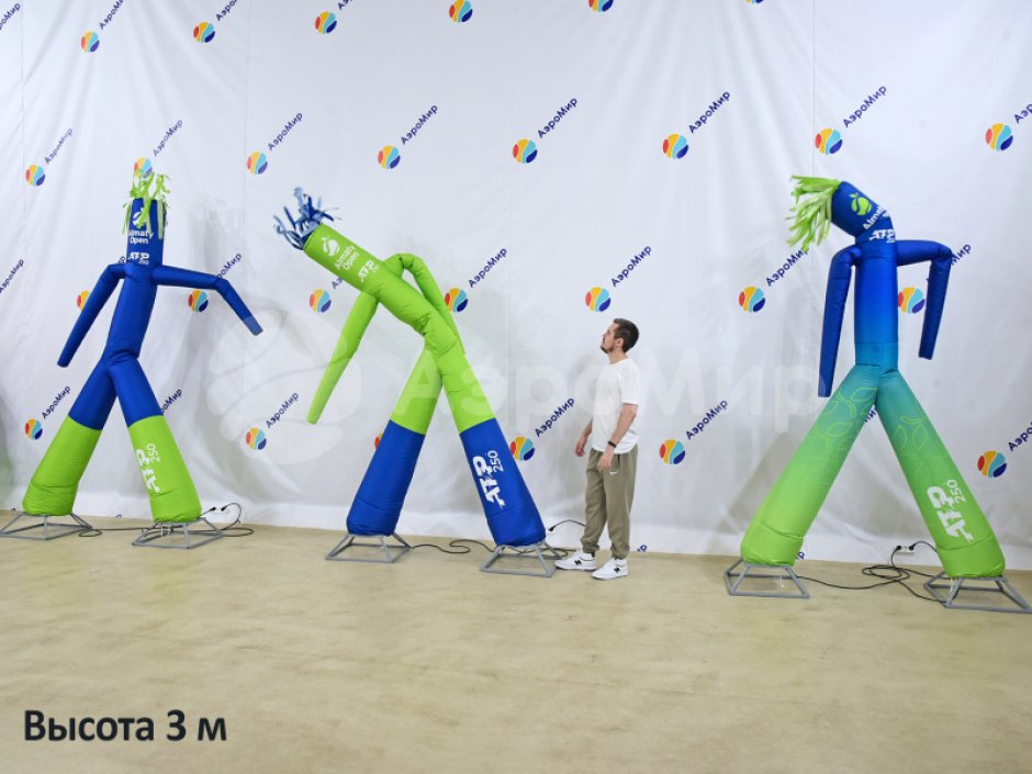 Фигура аэромена на двух ногах с логотипом