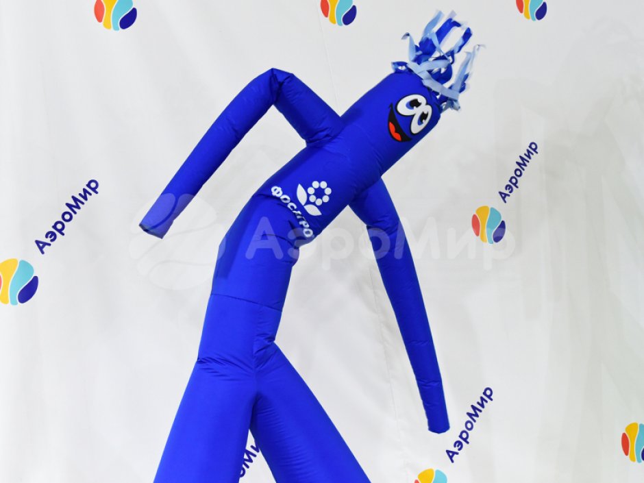 Фигура аэромена на двух ногах с логотипом