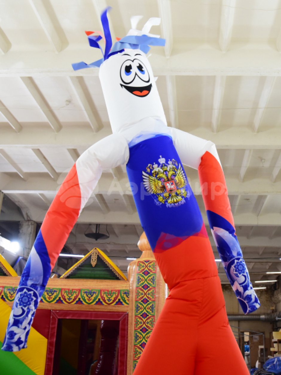 Фигура аэромена на двух ногах с логотипом