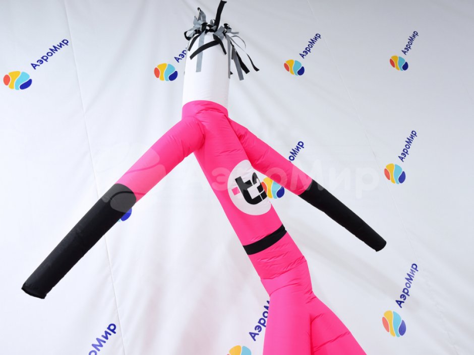 Фигура аэромена на двух ногах с логотипом