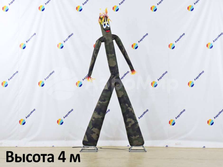 Фигура аэромена на двух ногах с логотипом