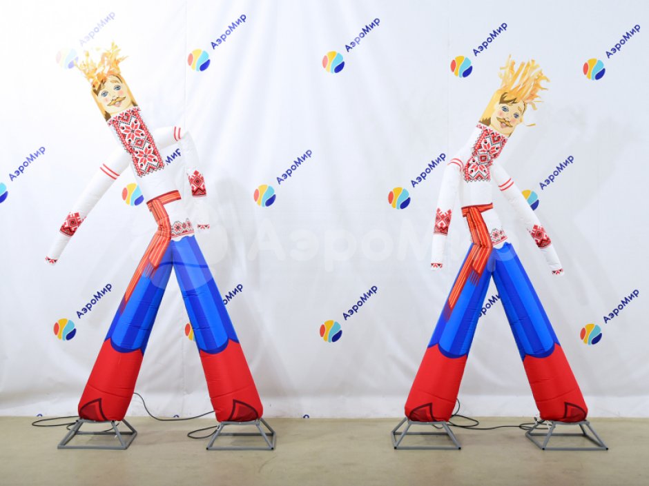 Фигура аэромена на двух ногах с логотипом