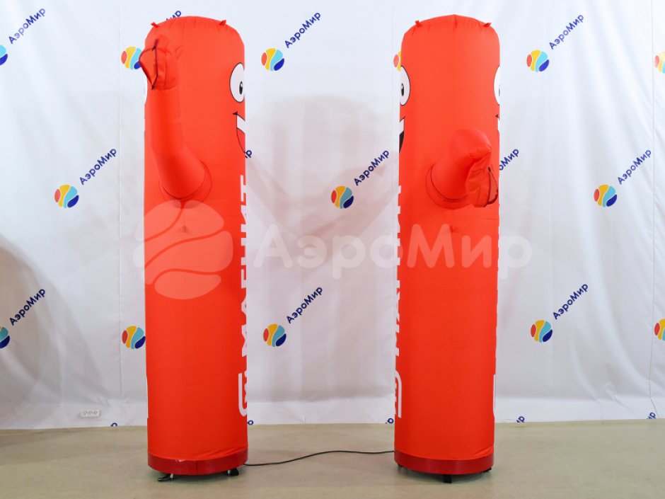 Аэромен машет рукой простой цилиндрической формы с логотипом в фирменном стиле