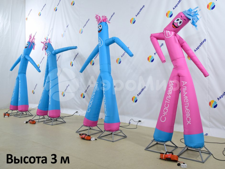 Фигура аэромена на двух ногах с логотипом