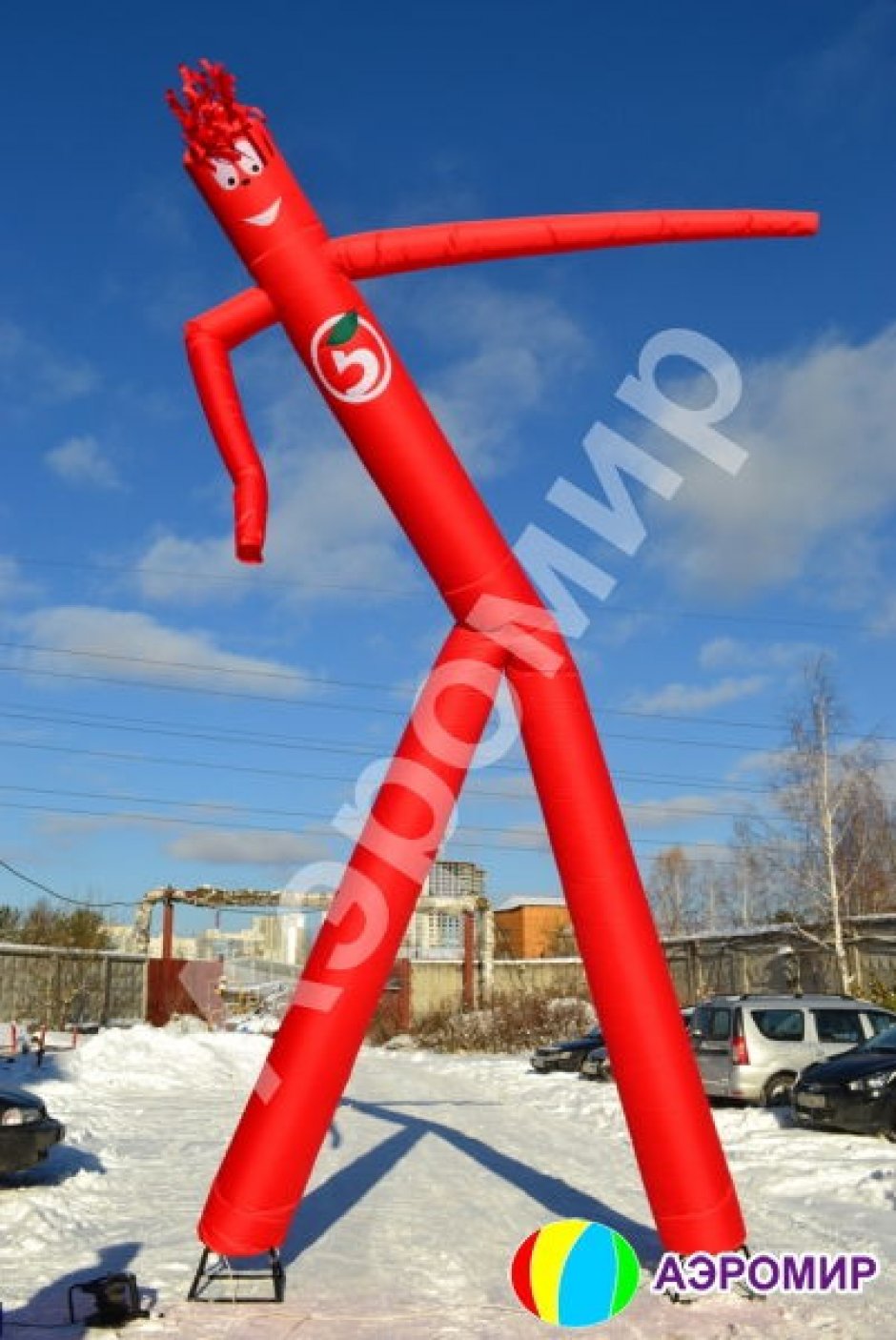 Фигура аэромена на двух ногах с логотипом