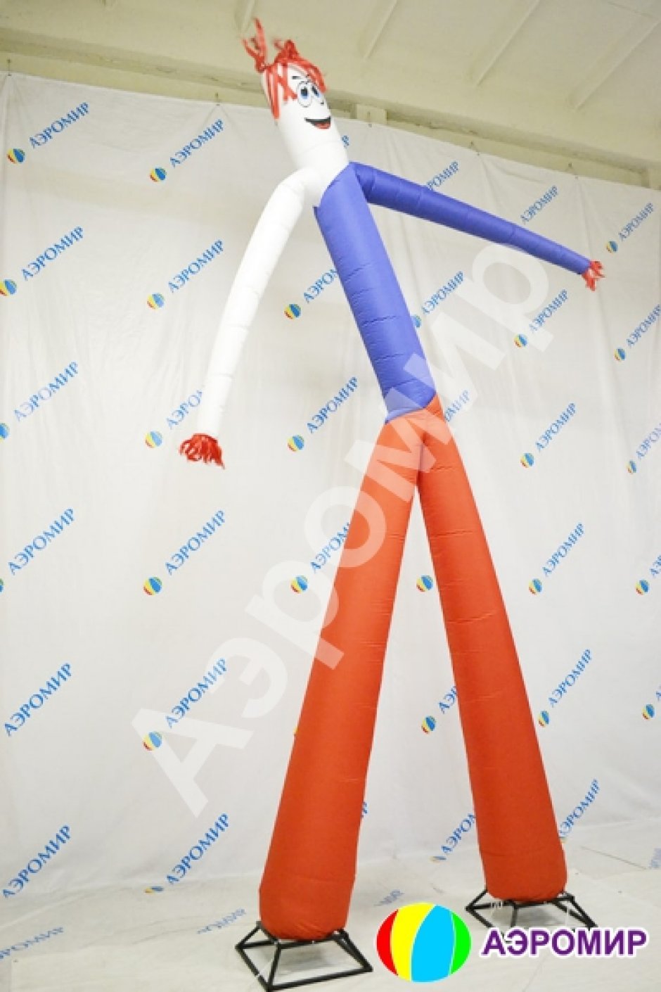 Аэромен в национальных цветах триколора белый синий красный