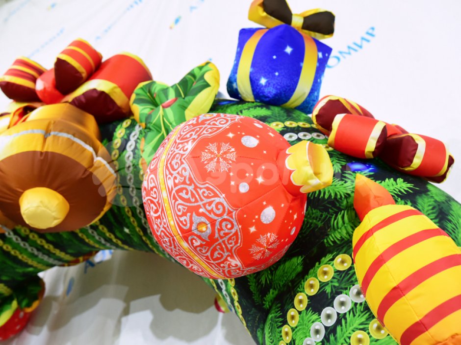 Новогодняя надувная арка в исполнении Эксклюзив с колокольчиками