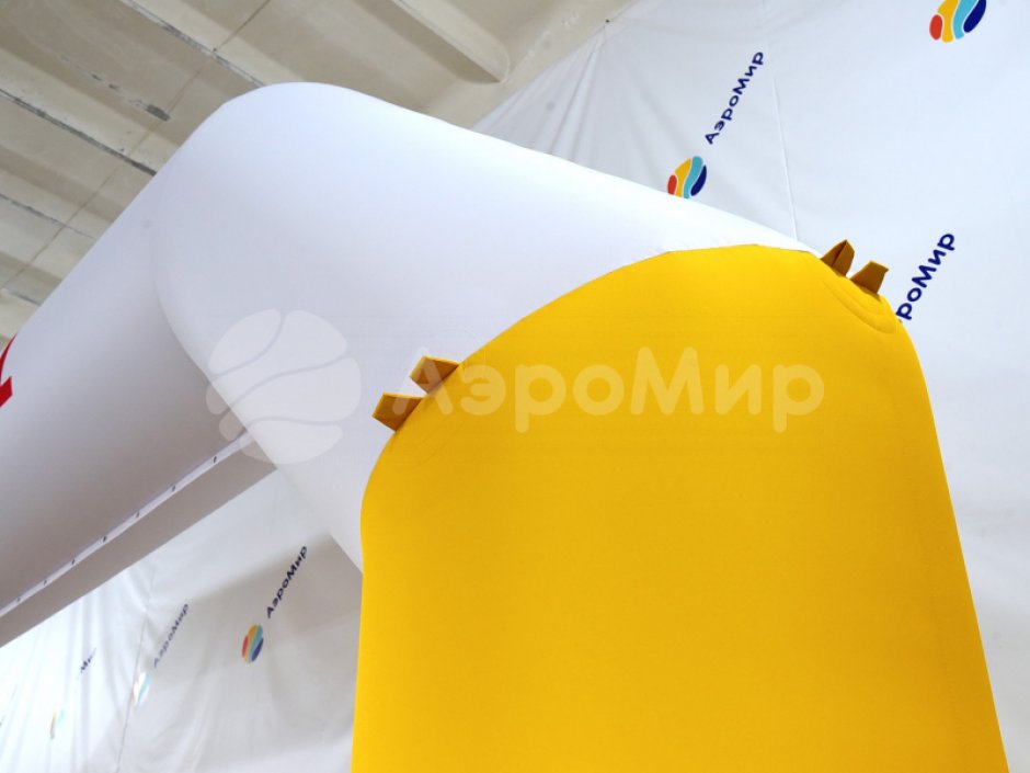 Надувная арка Лайт с опорами — простая и легкая форма трапеции на опорах