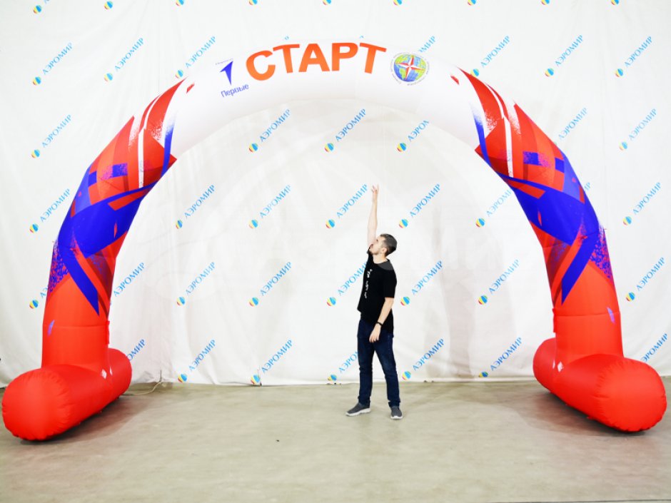 Круглая надувная арка на опорах
